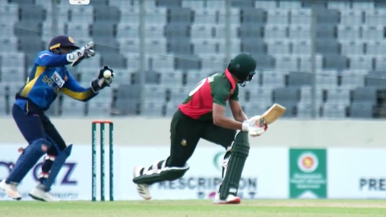 Kusal Perera pulls off an incredible reflex catch