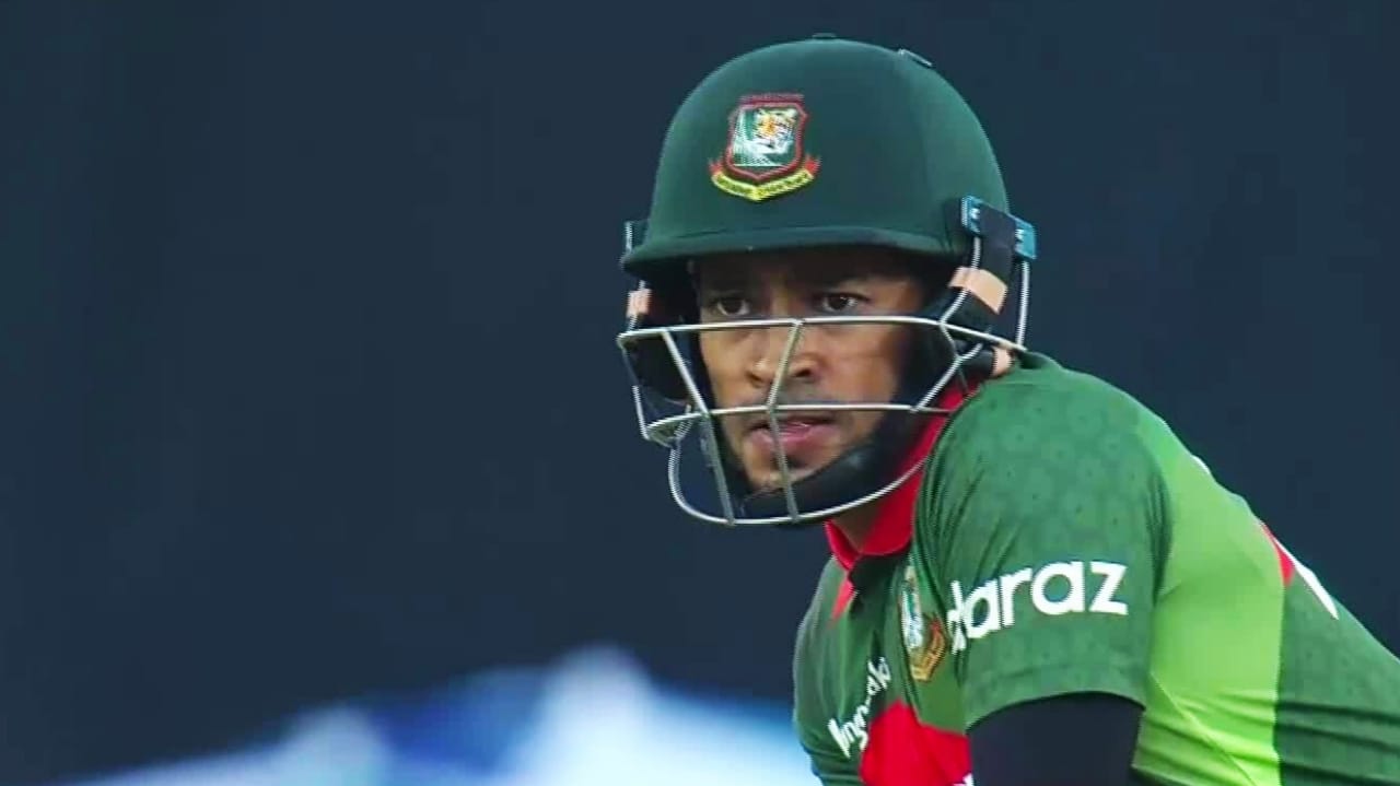 Mushfiqur dents Sri Lanka with match-winning 125