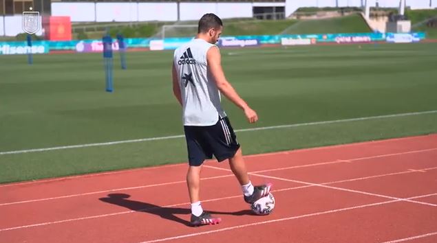 Spain's isolated players take part in training ahead of Sweden clash
