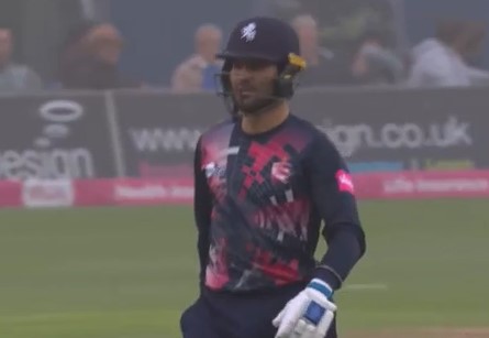 Hilarious! Qais Ahmad dismissed twice on the same ball