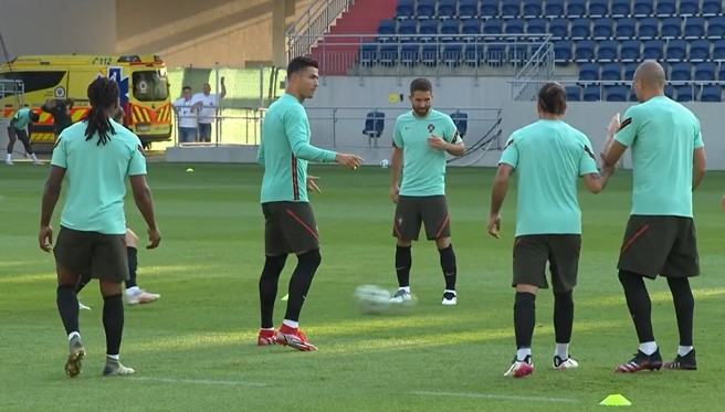 Ronaldo trains with teammates ahead of crunch clash