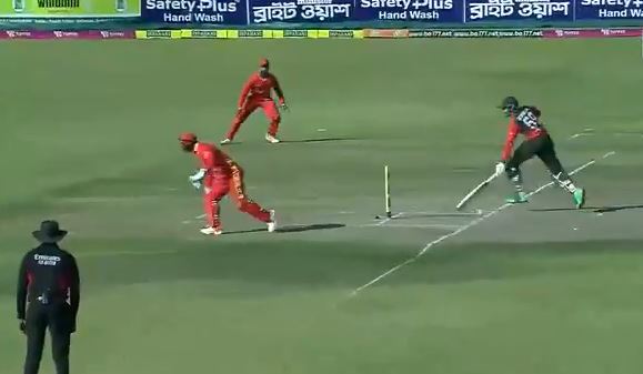 MSD, is that you? Chakabva with a Dhoni style run-out