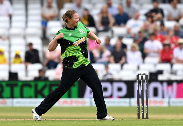 Anya Shrubsole picks 3 wickets in 4 balls