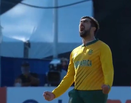 Shamsi cripples Ireland with 4-27