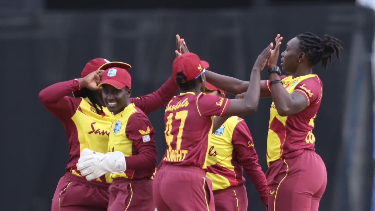 WI-W run-out PAK-W to clinch the series