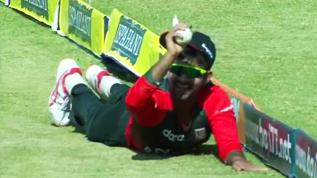 STUNNER! Shamim takes an unbelievable catch