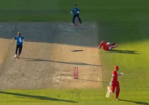 Sportsmanship! Joe Root declines to run out Croft