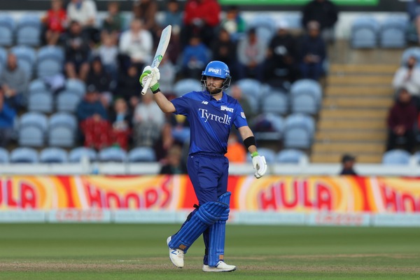 72 off 45! Inglis unleashes the spirit of London