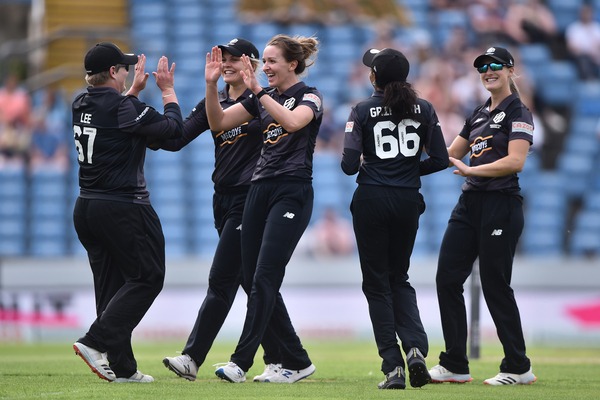 Lee, Cross take Originals to a thumping victory