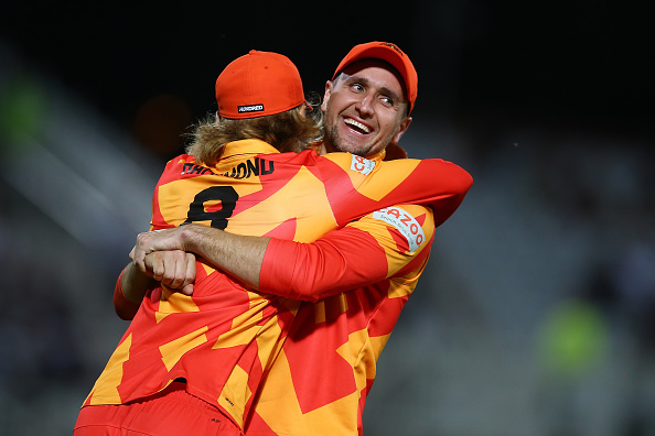 Livingstone, Brown star in Phoenix's easy win