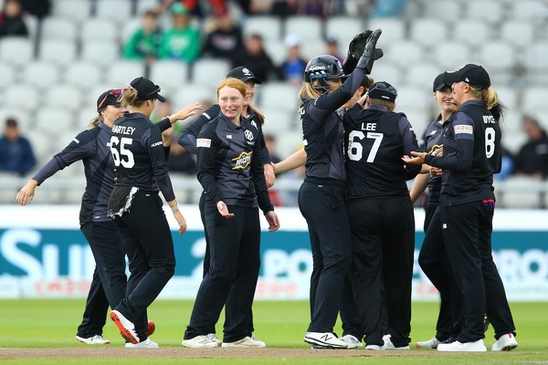 Lee, Jones star in Originals' first win