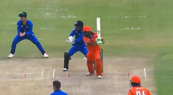 Rossouw, Behardien star in Knights' dominant win