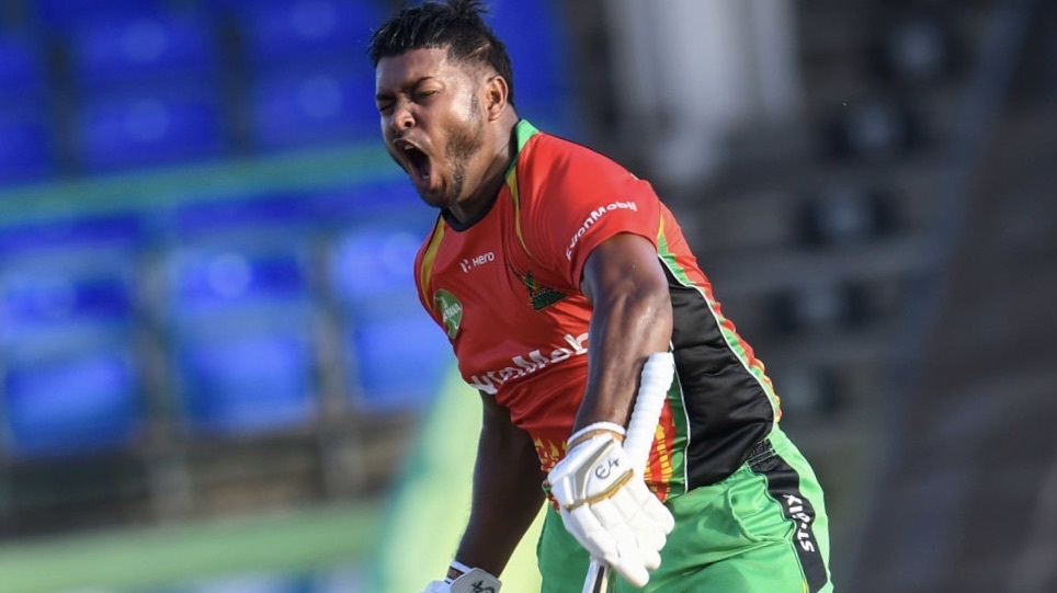 Century! Chandrapaul smashes 14 fours in his 105*