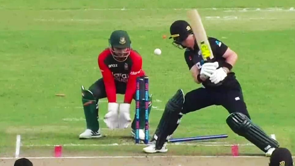 60 ALL OUT! New low for New Zealand