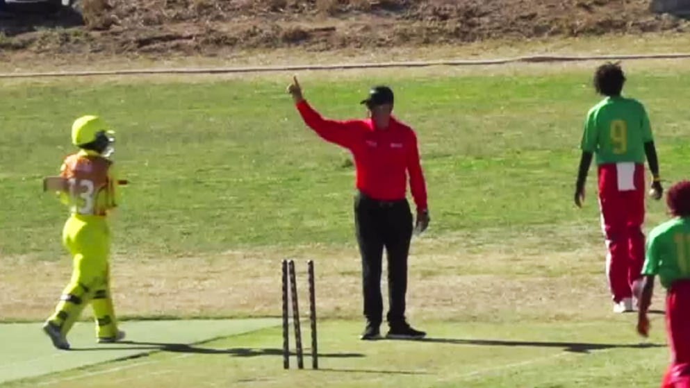 4 Ashwin style run-outs! Douma on fire