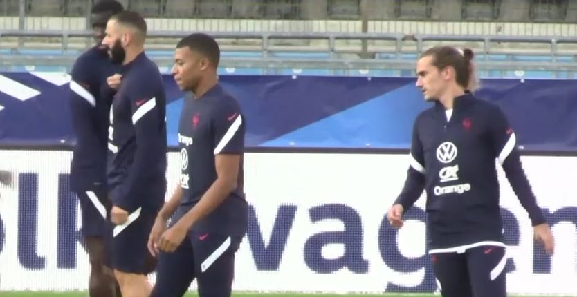 France train ahead of the Bosnia game