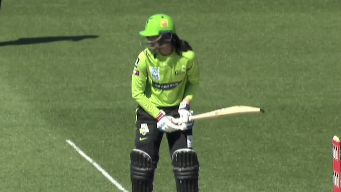 Mandhana shines with 64 (44) for Thunder