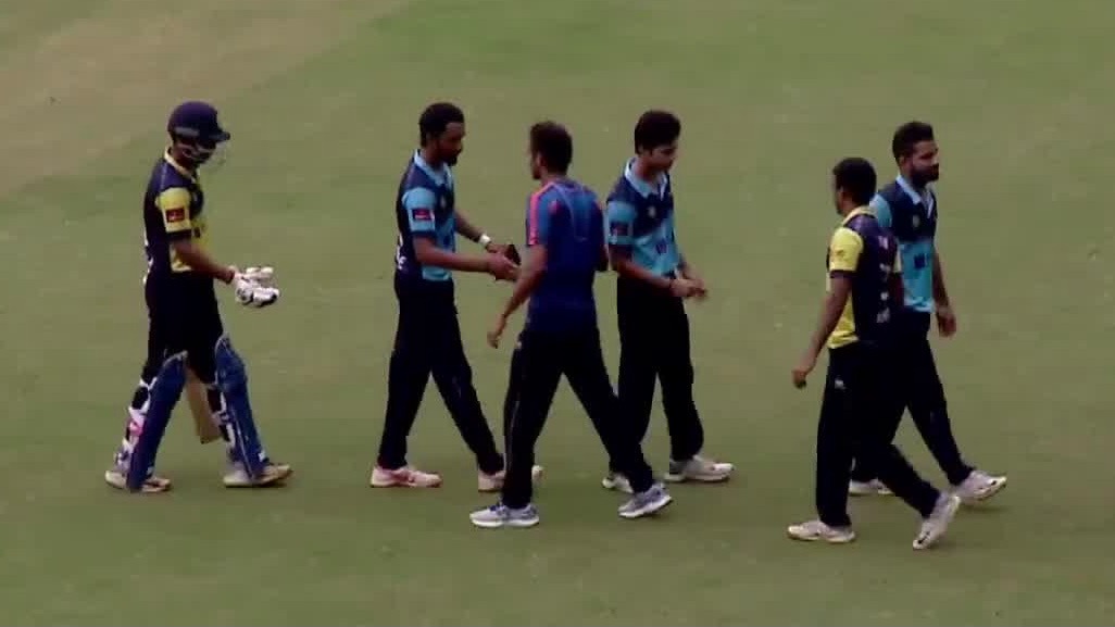 SKY Blue defend 113 vs Yellow in a thriller