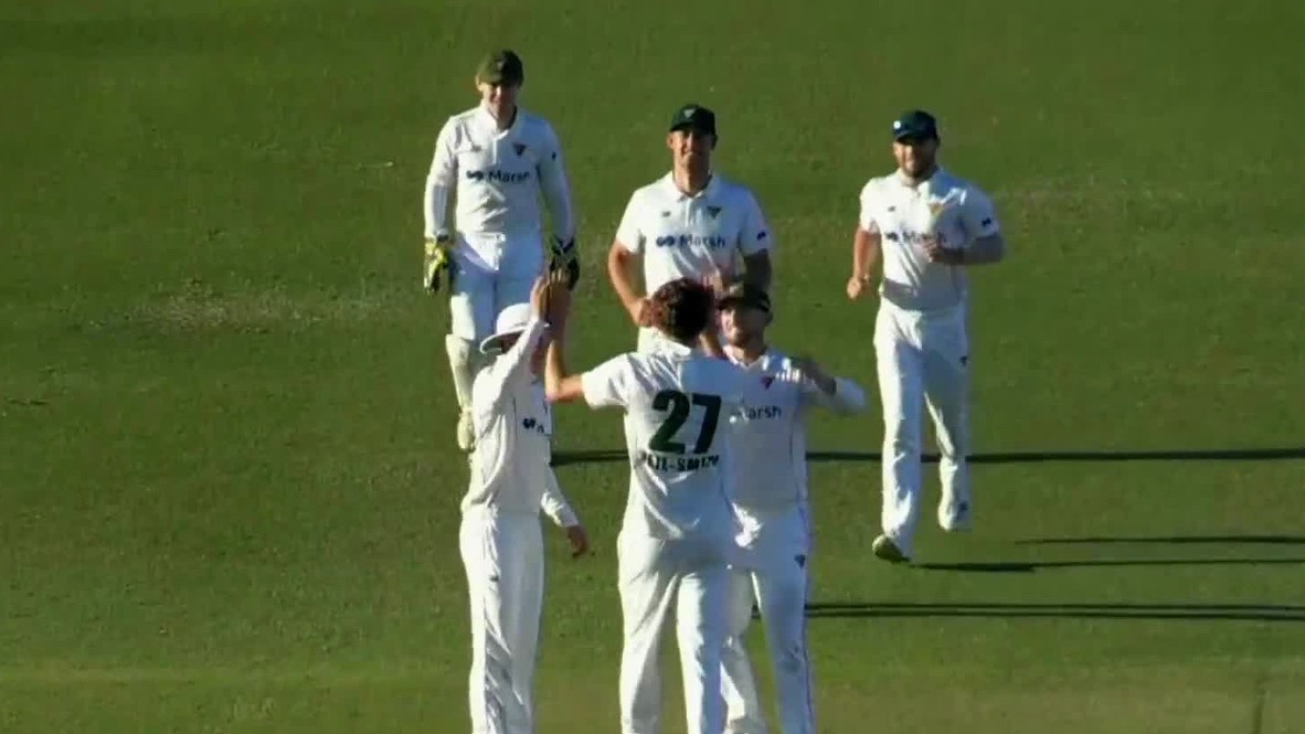 Neil-Smith bags five-for on Day 1