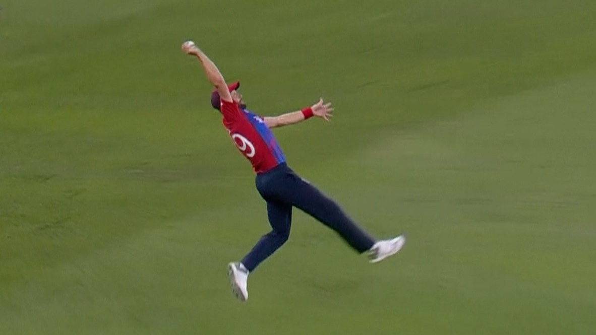Woakes’ stunning catch to dismiss Smith