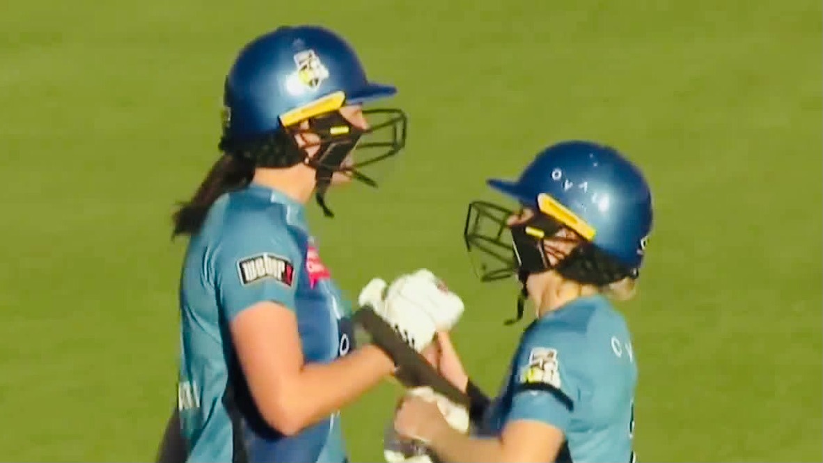 Mack and McGrath help Strikers crush Sixers