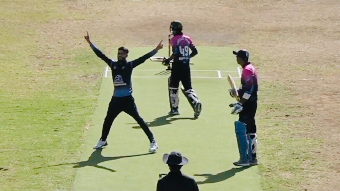 4-WICKET OVER! Waqas on fire