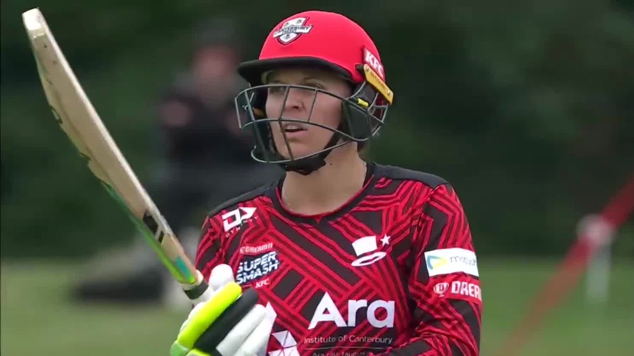 39* off 16! Tahuhu magic at Hagley Oval