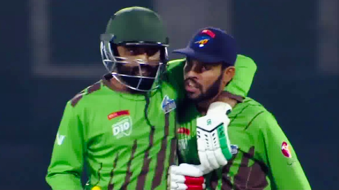 35* off just 11! Usman Khan fireworks