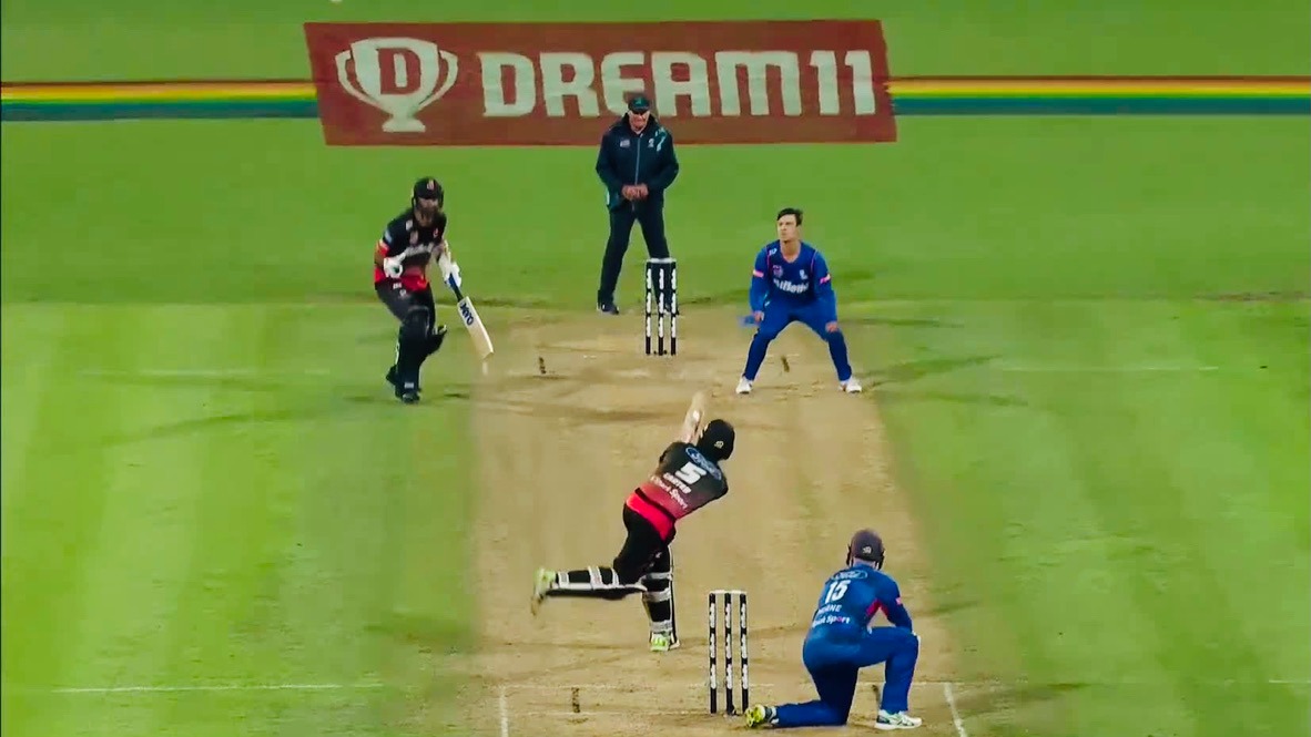 Carter, Grandhomme guide Brave to 4-wicket win