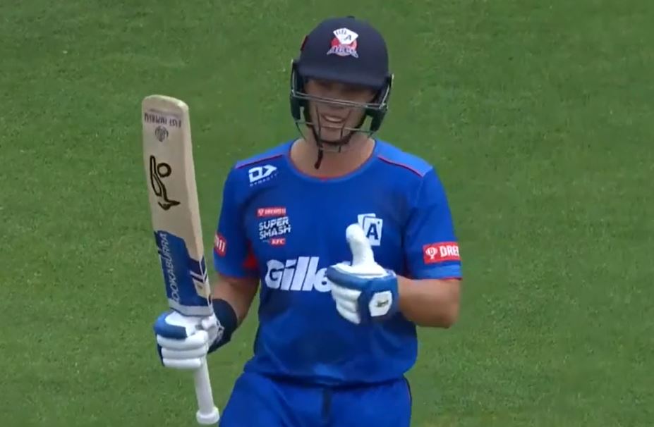 Chapman guides Auckland to their 1st win