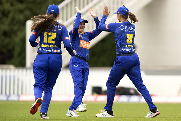 75 All-Out! Sparks thump Hinds to make it 4 in 4