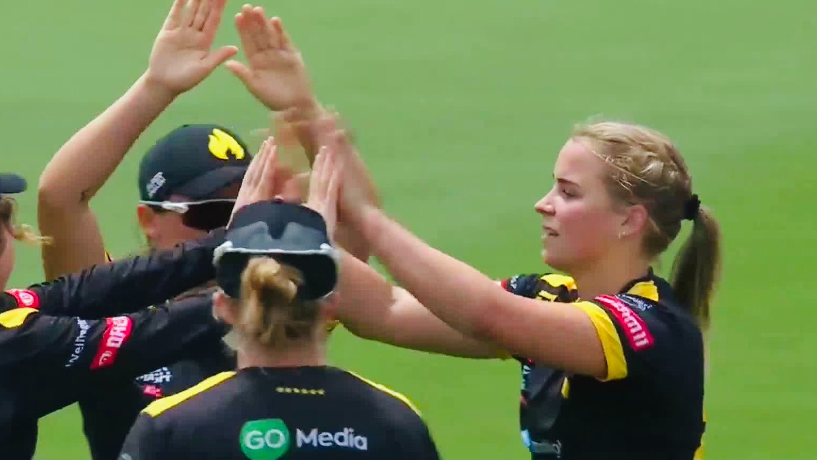 4 WICKETS! Kerr's outstanding spell