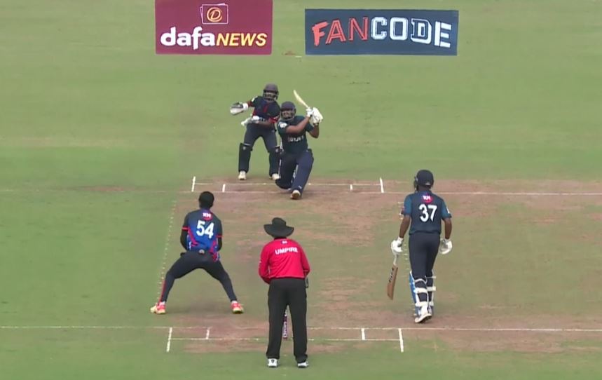 Warriors hold their nerve in low-scoring affair