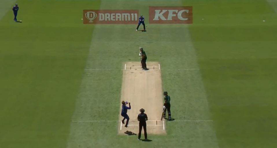 4 4 4! Smith hits Ferguson for 3 straight boundaries