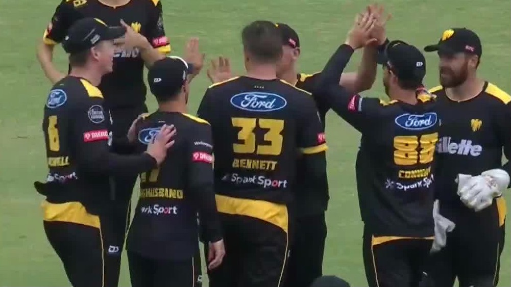 Bracewell, Bennett star in Wellington's easy win