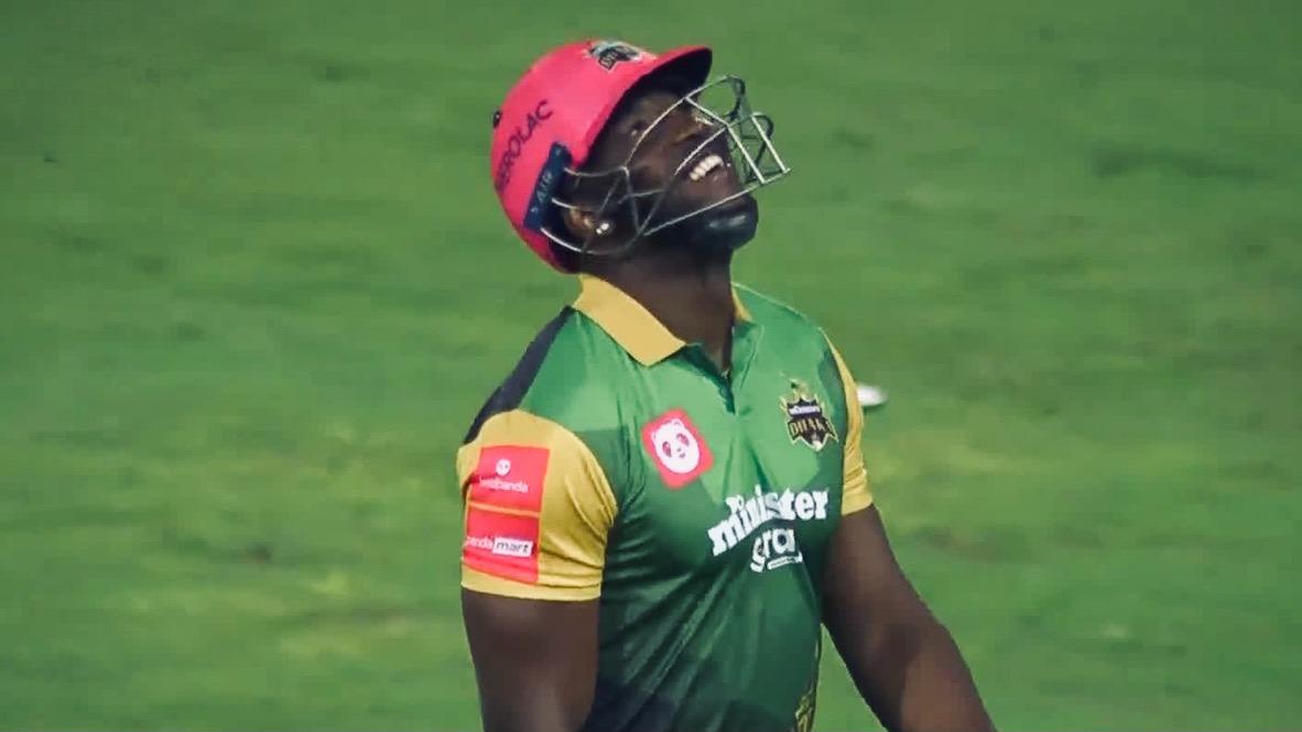 UNBELIEVABLE! Russell's freak run-out