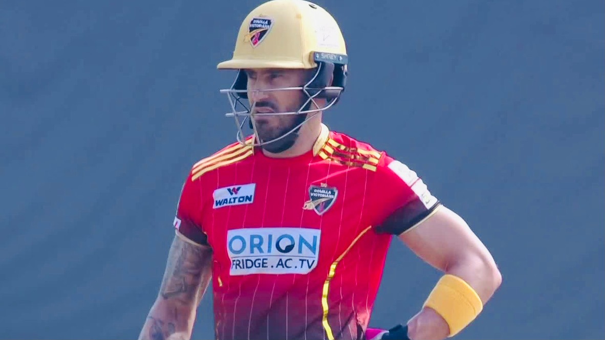 Faf du Plessis' blistering 83* steers COV to challenging total