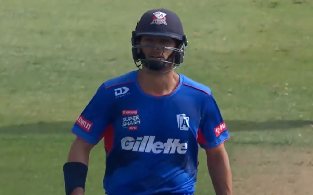 Solia's swashbuckling 67* dismantles Otago