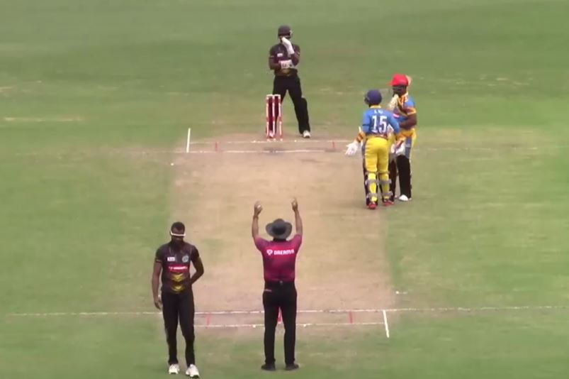 54 with 8 Sixes! Evin Lewis in Beast Mode