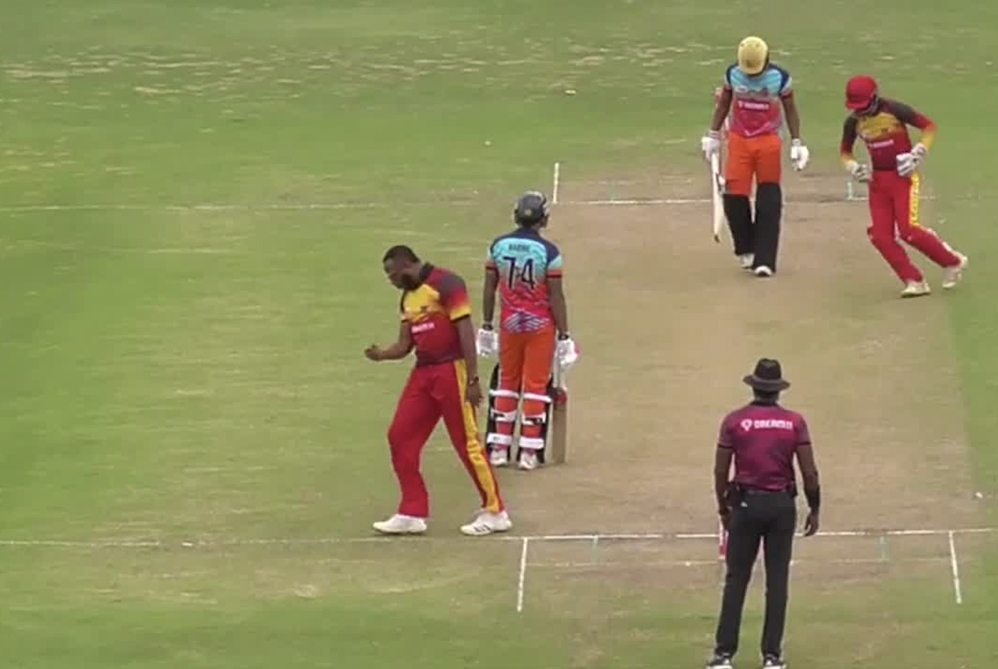 Pollard turns into Off-Spinner, picks up a wicket