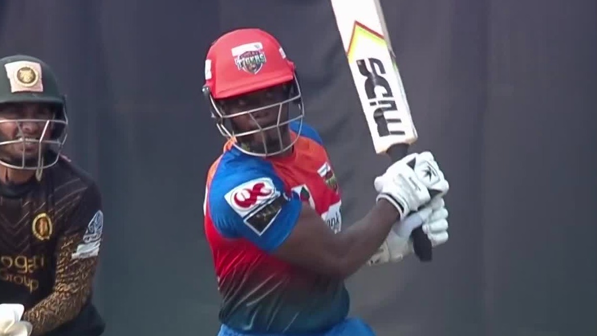 71* with 5 SIXES! Fletcher takes Khulna home
