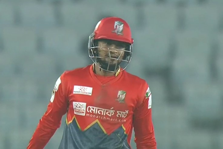 4 6 4 4 4! Shakib punishes Omarzai