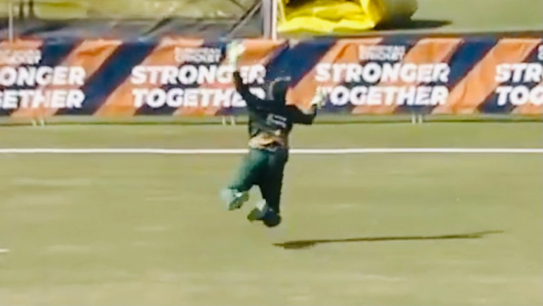 WWW! Hat-trick with 2 jaw-dropping catches