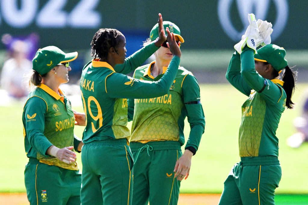 Khaka's 4-fer helps SA-W brush aside BD-W