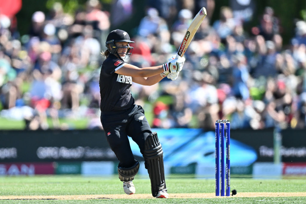 Bates, Rowe star as NZ beat PAK by 71 runs