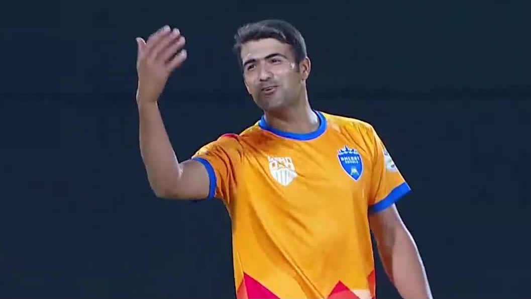 W Wd W W W! Hat-trick in the final over