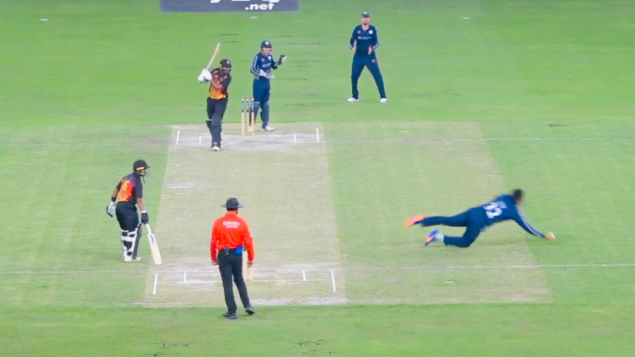 WOW! Stunning catch by Tahir