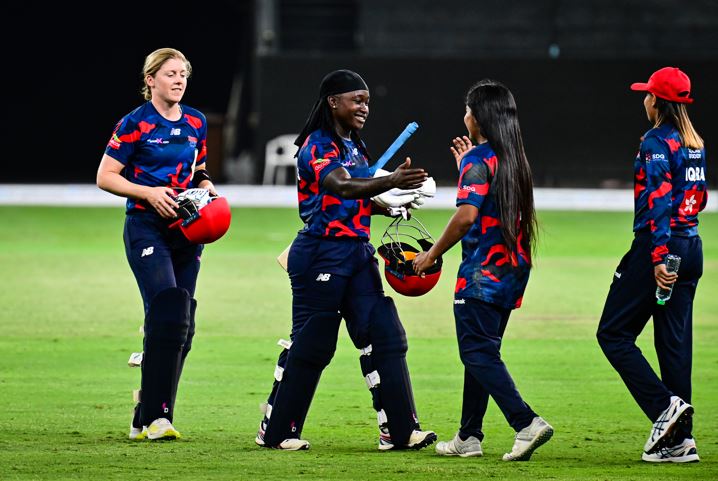 Dottin, Knight guide BAR-W home against TOR-W