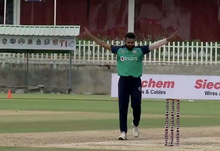 Royals pip Smashers by 8 runs in low scoring thriller