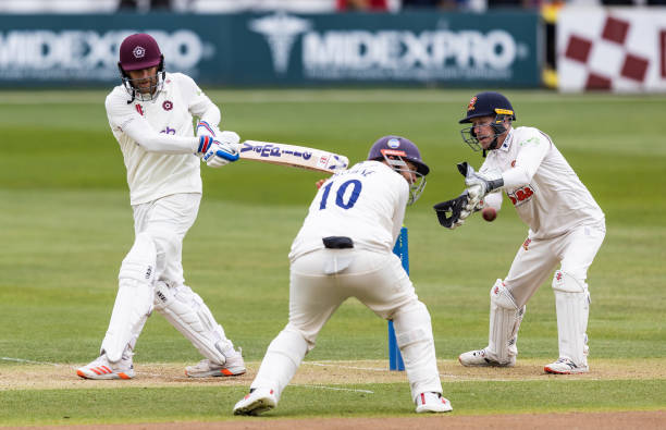 Day 1: Browne, Lawrence shine as Essex post challenging total